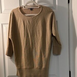 Cable & Gauge Women's Gold Crew Neck Sweater